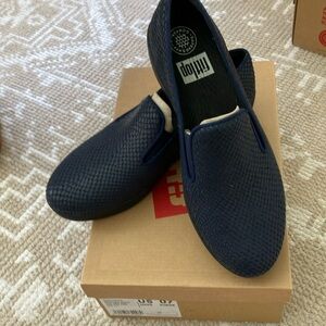 Brand new with box fitflop superskate in midnight navy snake pattern